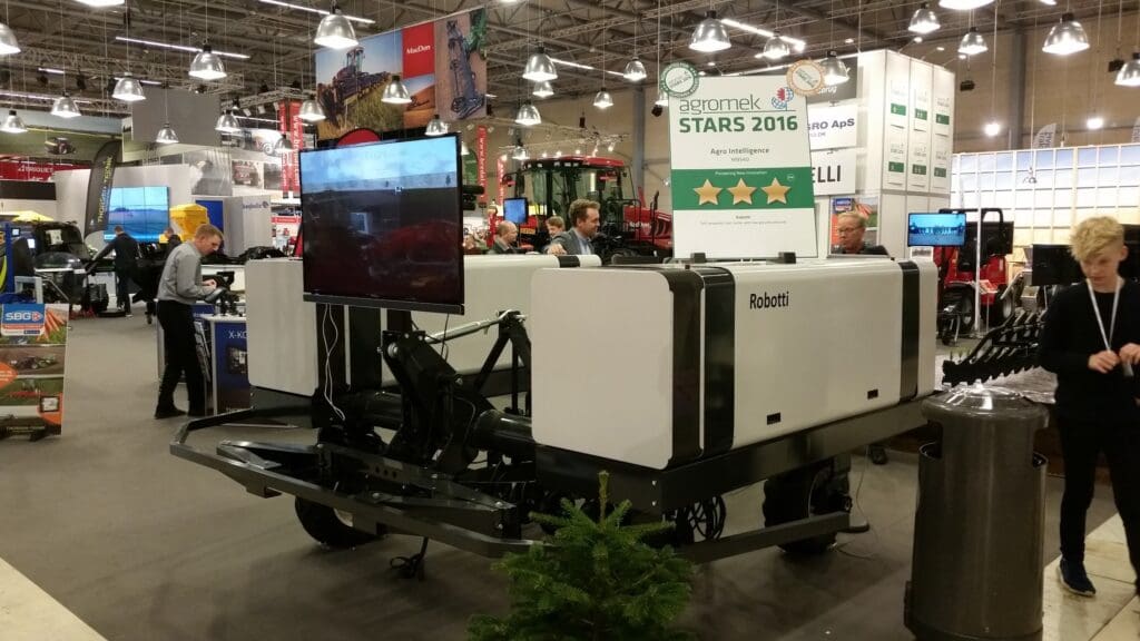En Robotti autonom markrobot fra Agro Intelligence udstillet på Agromek messen, der viser avanceret maskindesign og selvkørende teknologi.