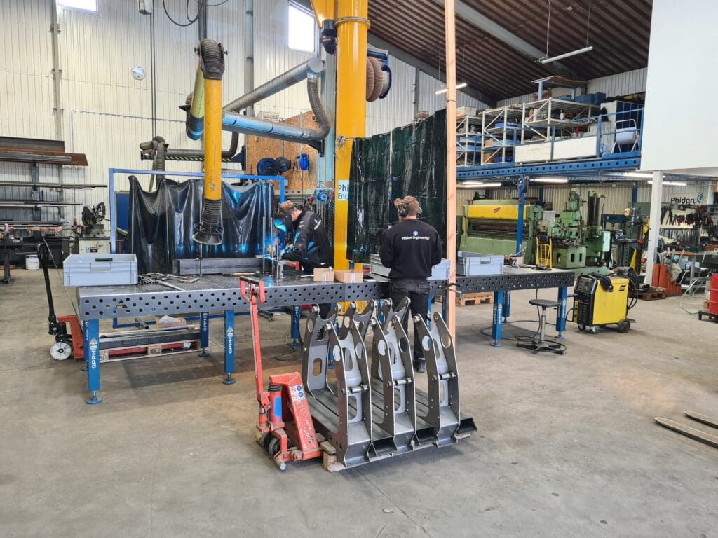 Professionel montage og svejsning af prototyper og maskinkonstruktioner på Phidan Engineerings værksted i Skanderborg.